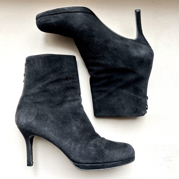 Stuart Weitzman Black Suede Chic Heeled Ankle Boots Booties Back Zip Women 9.5 - Picture 1 of 15